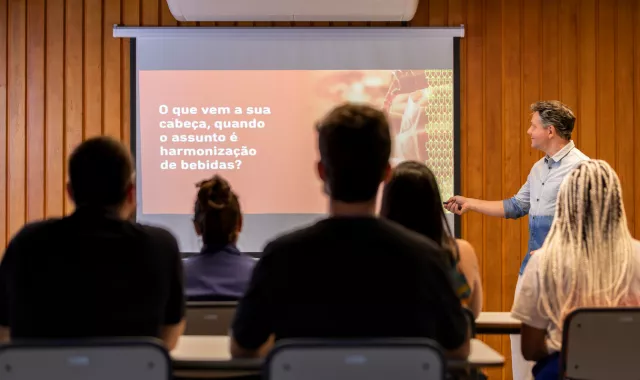 Aula em academia da cerveja Aula em academia da cerveja